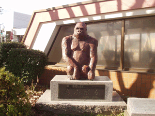 Ape statue in Omagari.